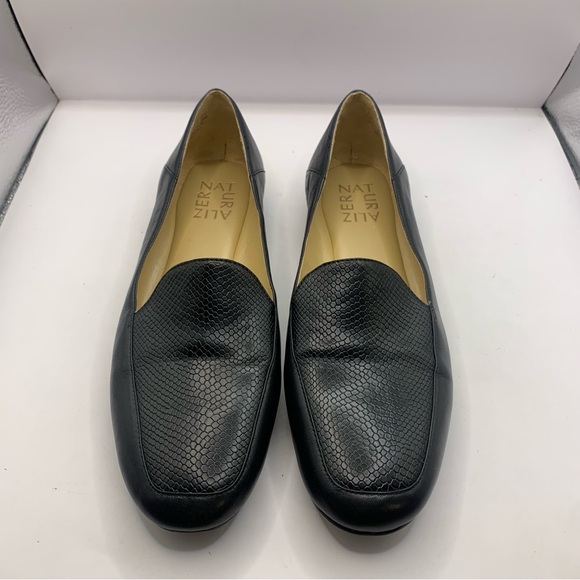 Naturalizer loafers, women's size 6.5M black snake skin detail flats leather - Picture 3 of 9